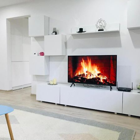 Comfy Apartment - Free Private Parking,Ac,Wi-Fi カレイ エクステリア 写真